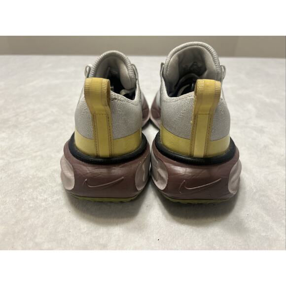 Nike Women’s Shoes Size 7.5 Gray ZoomX Invincible Run 3 Running Shoes DR2660-005 - Picture 5 of 8